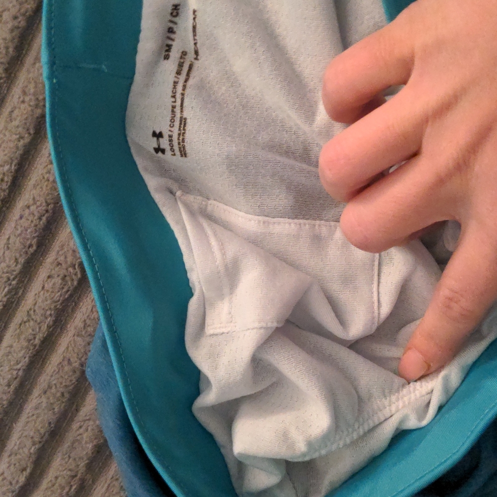 LAST CHANCE Under armour running shorts - Picture 5 of 6